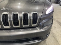 Le Jeep Cherokee NORTH 3.2L AWD MAGS CRUISE A/C 2015 proposé par AutoStudio 72 à Mirabel est un VUS... (image 6)