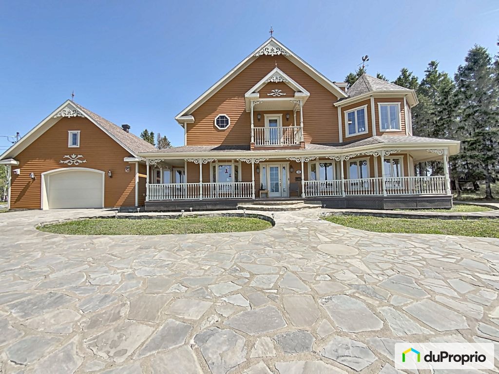 $750,000 - 2 Storey in Rimouski (Ste-Odile-Sur-Rimouski) — photo 1