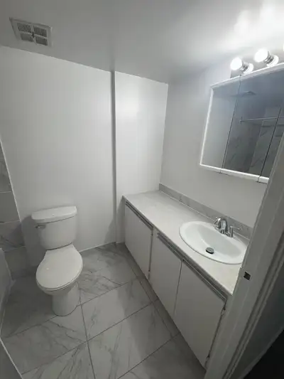 3.5 libre disponibleun pour tout de suite Services inclus: - électricité - chauffage - eau chaude -...
