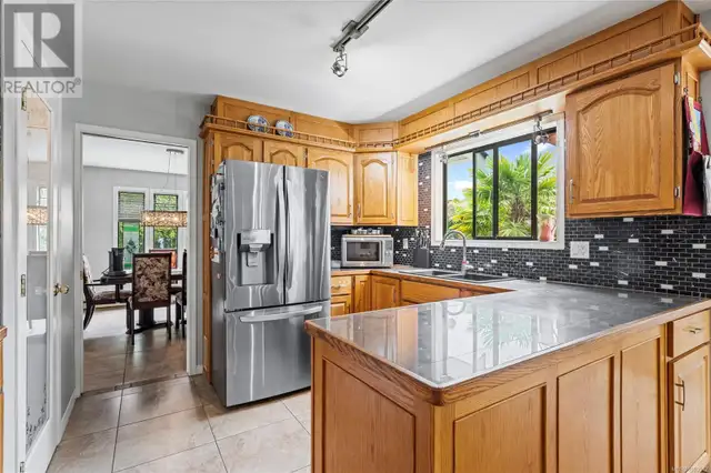 870 Cavin Rd French Creek, British Columbia in Houses for Sale in Parksville / Qualicum Beach - Image 9