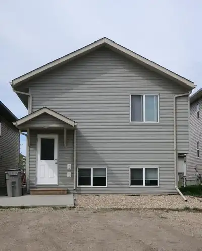 #1746 - 2 Bedroom Lower Level $1400 Available August 1st!