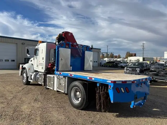 2015 Peterbilt PB348 Picker Truck in Heavy Trucks in St. Albert - Image 4
