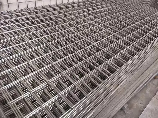 7 FT & 16 FT Welded Wire Fence Panels – Heavy-Duty 4" x 4" Metal in Decks & Fences in Grande Prairie - Image 5