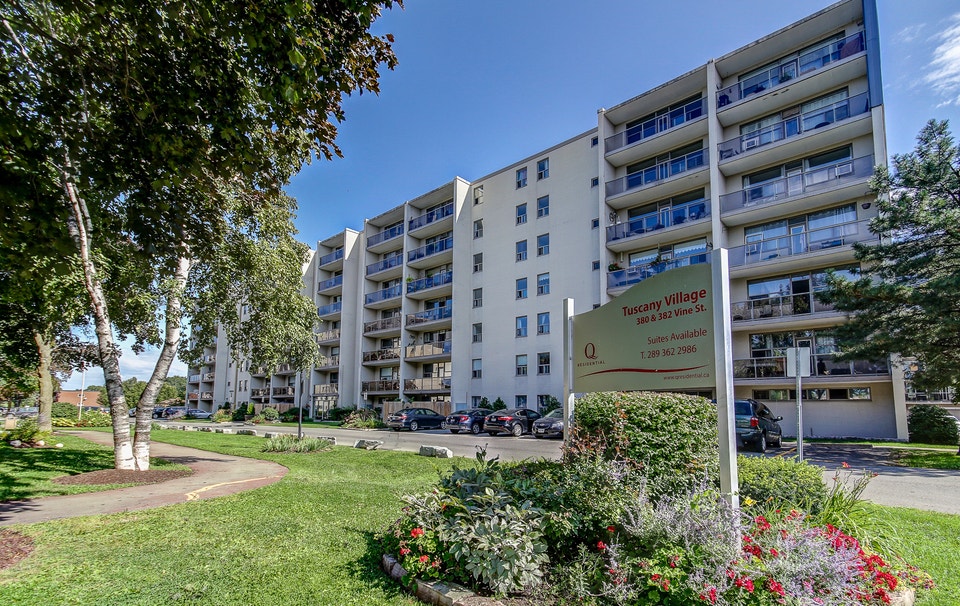 380 Vine St. - Bright and Spacious 1 Bedroom Apartment 2