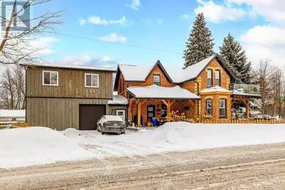 Perfectly located in the heart of Shelburne within walking distance to downtown for all the essentia...