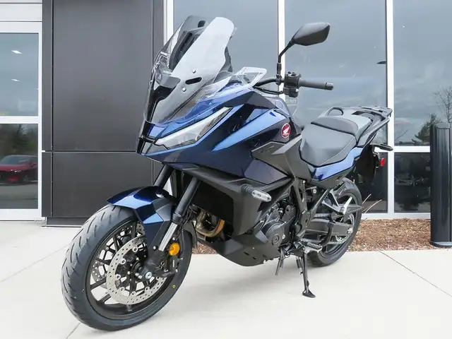 2025 Honda NT1100 DCT in Sport Touring in Cambridge - Image 3
