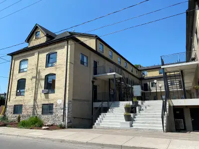 Beautiful & Unique 5-Bedroom Loft-Style Apartment in Vibrant Uptown Waterloo! Welcome to 12 Bridgepo...