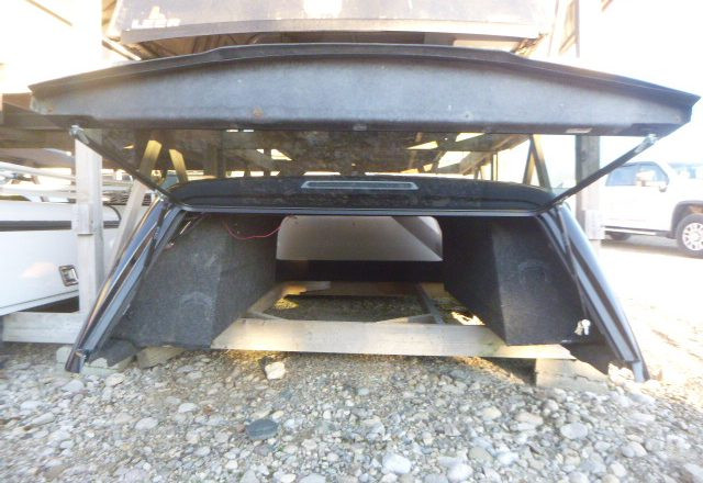 2017 - 2022 Ford Superduty F250/350/450 8' Black Leer Truck Cap in Other Parts & Accessories in Kitchener / Waterloo - Image 3