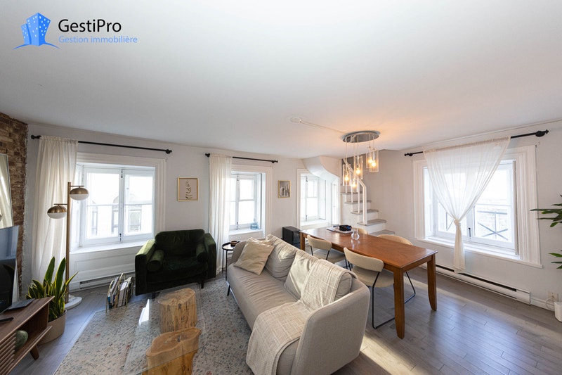 4 1/2 VieuxQuébec Disponible dès janvier Mur de brique