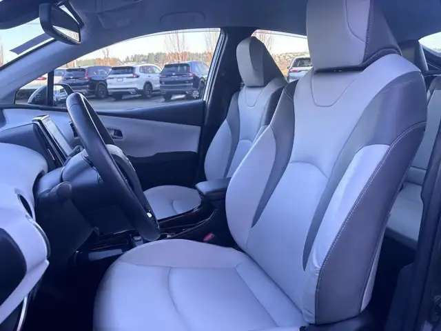 2020 Toyota Prius Prime Upgrade in Cars & Trucks in Comox / Courtenay / Cumberland - Image 14