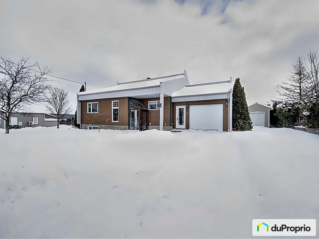 $234,800 - Bungalow for sale in St-Cyprien — photo 1