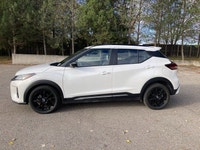 This Nissan Kicks has a dependable Gas 4cyl 1.6L engine powering this Variable transmission. Leather... (image 9)