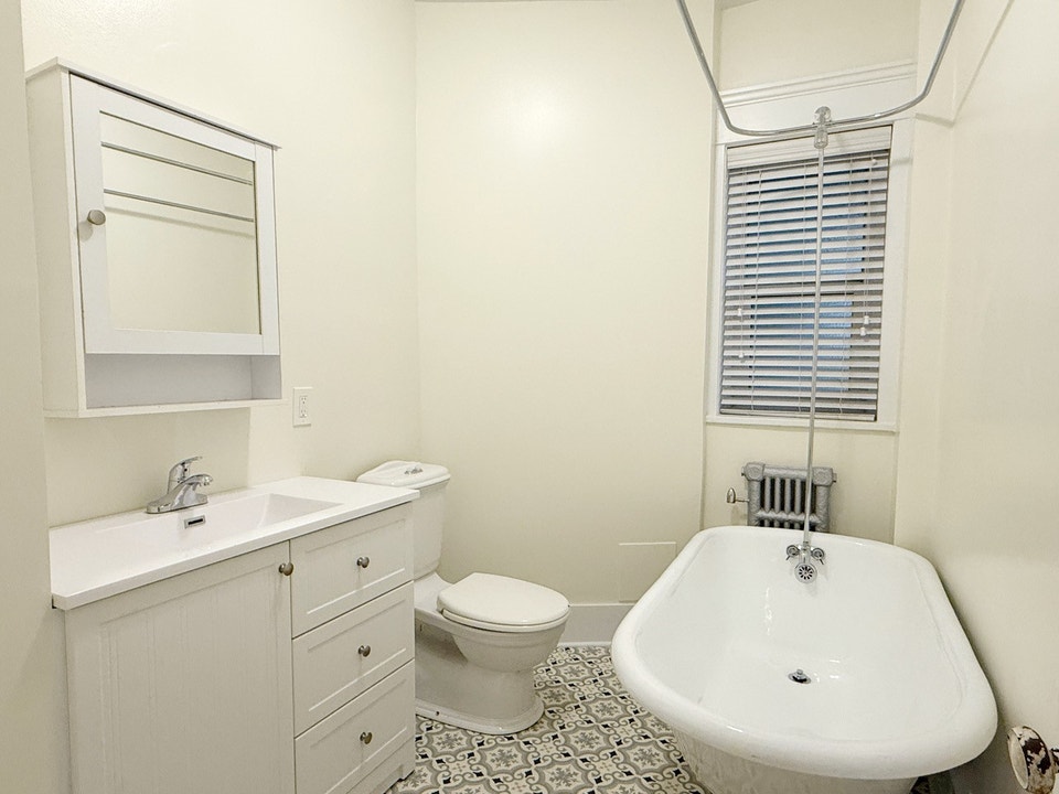 $1499 BRIGHT CHARACTER 3BDRM w/bonus! 3