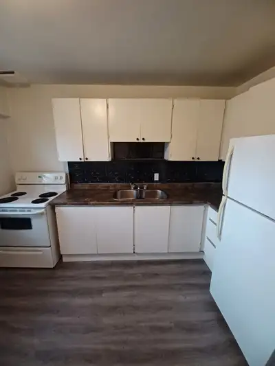 32 Washburn Street - 2 Bedroom - All Inclusive Utilities 2-Bedroom Apartment for Rent – 32 Washburn...