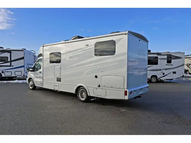 2021 Forest River Sunseeker Forester 2380 B+ DIESEL Full paint in RVs & Motorhomes in Laval / North Shore - Image 26