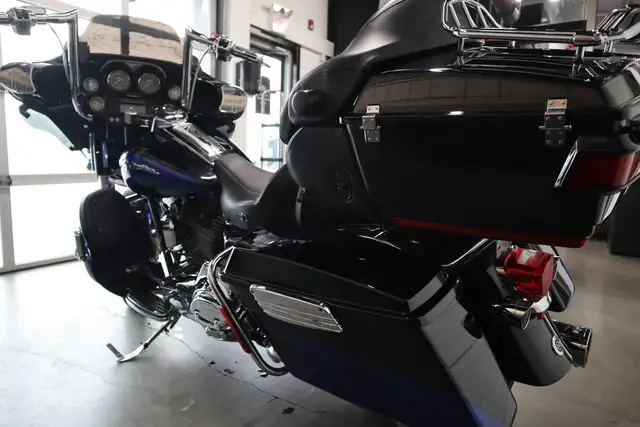 2011 Harley-Davidson FLHTCUSE8 - CVO Ultra Classic Electra Glide in Sport Touring in Strathcona County - Image 5