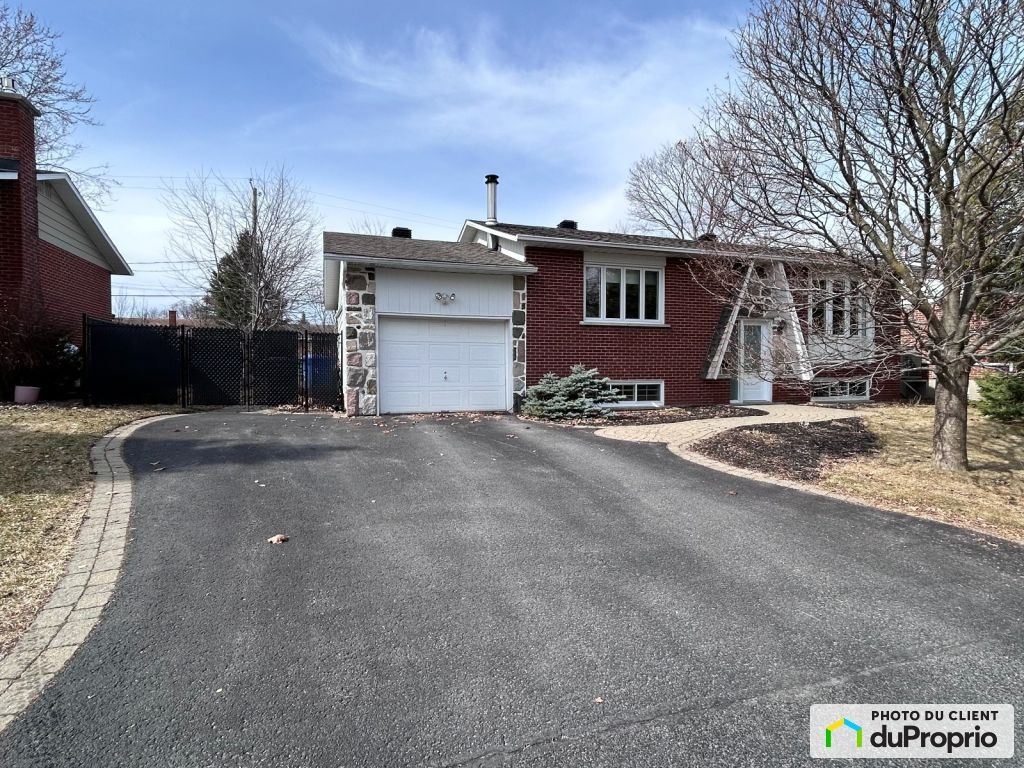 $684,900 - Bungalow for sale in Boucherville — photo 1
