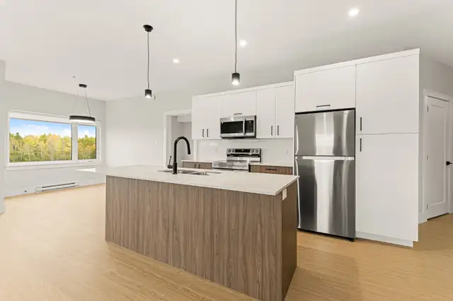 2 BEDROOM UNIT IN SHEDIAC - 1ST MONTH FREE / INTERNET INCLUDED