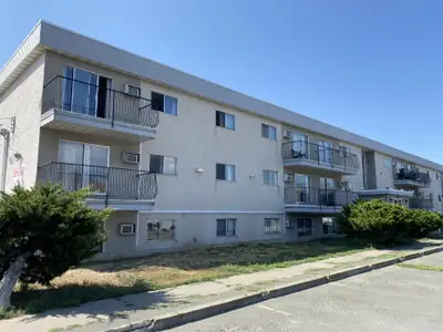 2 Bedroom, 1 Bath Townhome $1,595/month Available Now! Call or text 778-770-5336 to book a viewing....