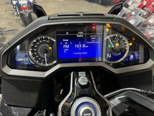 GL1800DK Gold Wing Tour DCT in Street, Cruisers & Choppers in Edmonton - Image 7