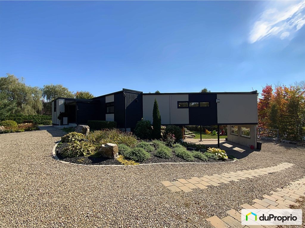 $870,000 - Bungalow for sale in St-Jean-De-Matha — photo 1