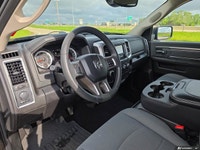 TRANSMISSION: 8-SPEED TORQUEFLITE AUTOMATIC (DFK),GVWR: 3 129 KGS (6 900 LBS),TIRES: P275/60R20 BSW... (image 6)