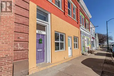 Need space ? Would you like to live in one of the most unique properties in town ? Look no further,...