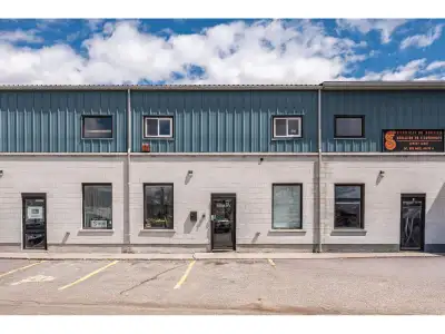 Great opportunity! Superb turnkey commercial condo located in the sought-after Parc Richelieu. Offer...