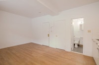 Akelius studio apartment for rent. Located near Lorne-Crescent in the Milton Park neighborhood, Mont... (image 3)