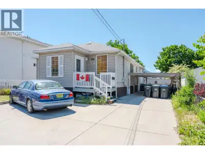 Centrally located five bed three bath home, this versatile home offers an excellent layout for famil...