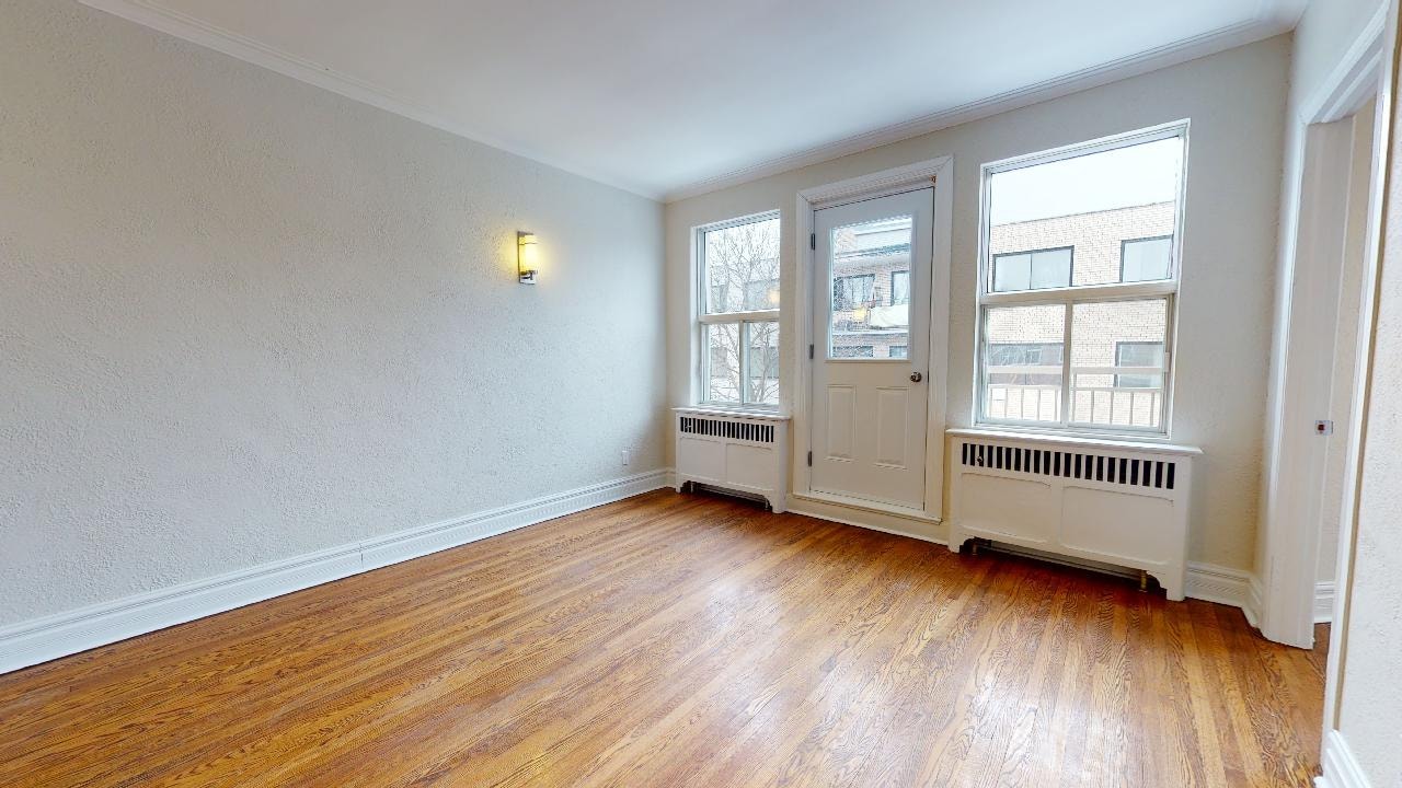 5025 Clanranald Avenue — photo 3
