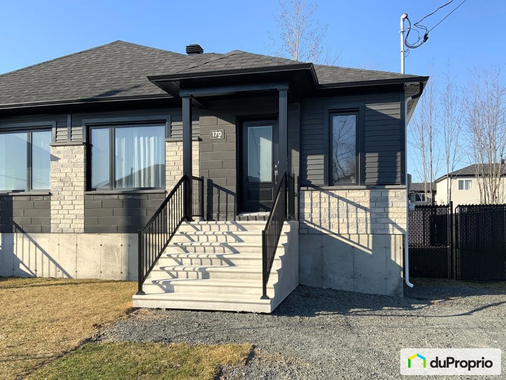 $430,000 - Semi-detached in Drummondville (Drummondville) — photo 1