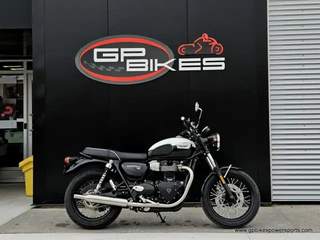 2024 Triumph Bonneville T100 Jet Black in Street, Cruisers & Choppers in Oshawa / Durham Region - Image 3