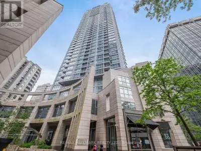 Great Opportunity to Own a Prestigious Quantum South Tower Condo Unit Built By Minto. Fully Renovate...