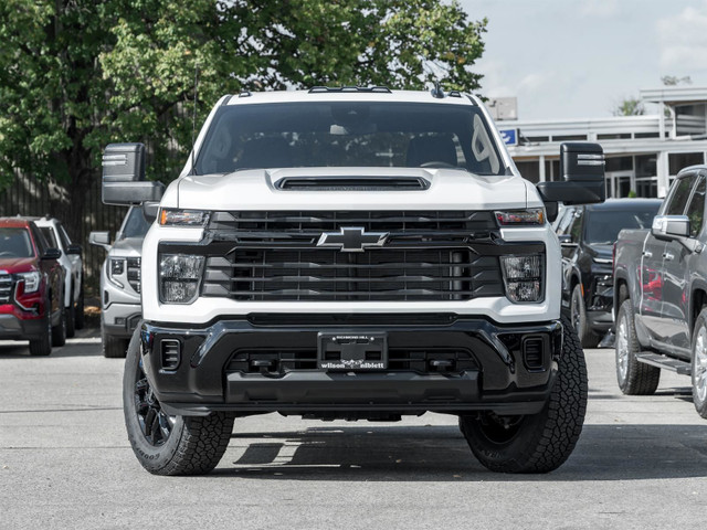 2025 Chevrolet SILVERADO 2500HD Custom- Black Assist Steps | Sno in Cars & Trucks in Markham / York Region - Image 2