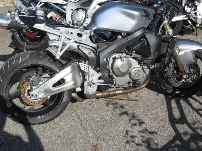 sonic cycle just got a 2006 honda cbr - 600rr in for parts still has the stock tires it came with fr...