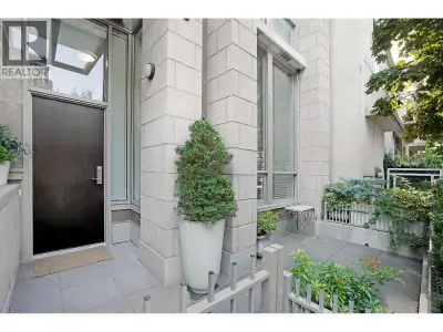 Located in the highly sought-after Donovan building, this bright and elegant 2-bedroom + den luxury...