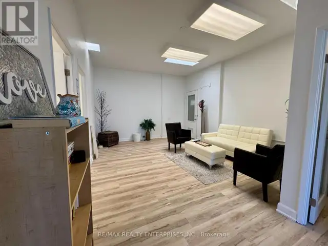 2 - 292 LAKESHORE ROAD E Oakville (OO Old Oakville), Ontario in Commercial & Office Space for Rent in Oakville / Halton Region - Image 2