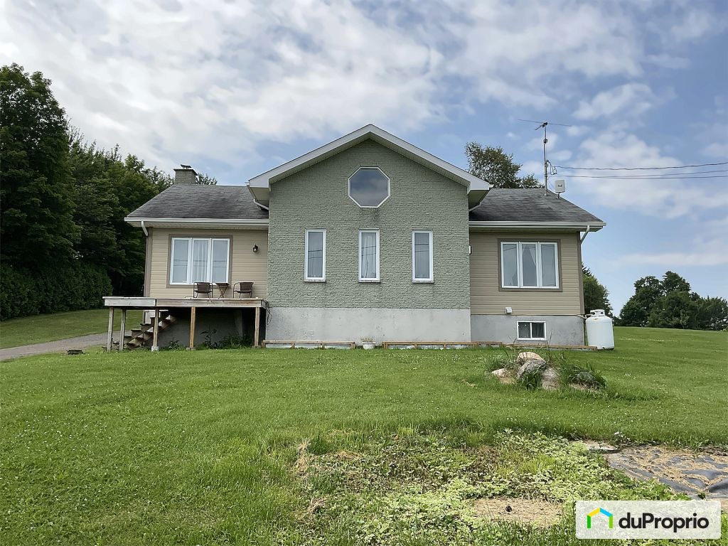 $760,000 - Acreage / Hobby Farm / Ranch in St-Gabriel-De-Brandon — photo 2
