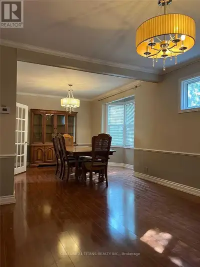 Amazing Location South Oshawa Just Off Of 401, Close To Downtown Oshawa And UOIT. Move In Ready, New...