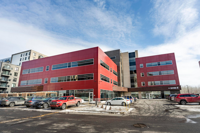 Book a reserved coworking spot or hot desk in Levis dans Espaces commerciaux et bureaux à louer  à Lévis - Image 2