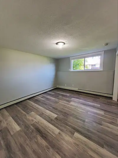 3963B 4th Avenue, Prince George, BC, Canada This modern 2 bedroom, 1 bathroom basement suite is loca...