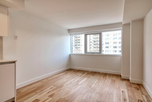 3460 Peel Street 3460 Peel Street — photo 2