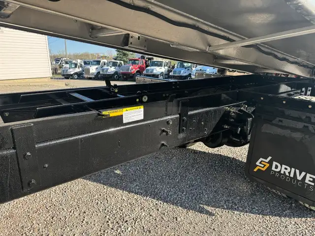 2018 Hino 338 in Heavy Trucks in Hamilton - Image 11