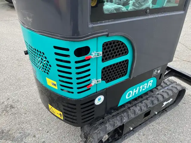 2024 agt Industrial Green QH13R Mini Excavator 420CC Gas Engine  in Heavy Equipment in Richmond - Image 18