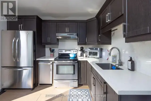 UPPER - 18 PAPE AVENUE Toronto (South Riverdale), Ontario in Long Term Rentals in City of Toronto - Image 3