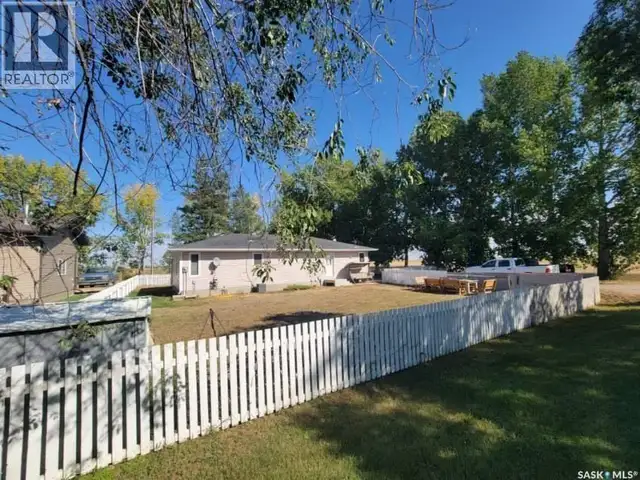 309 Third AVENUE E Pleasant Valley Rm No. 288, Saskatchewan in Houses for Sale in Saskatoon - Image 4