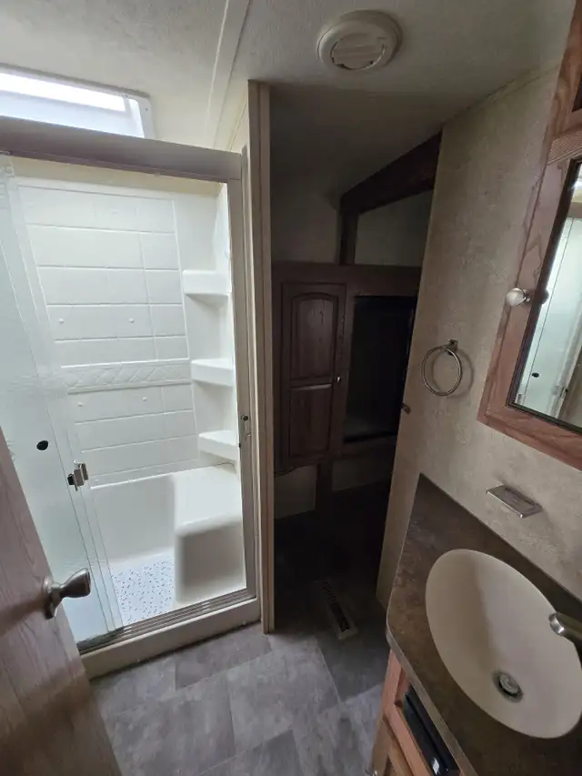 2016 Forest River FLAGSTAFF 8528 REWS in Travel Trailers & Campers in St. Albert - Image 25