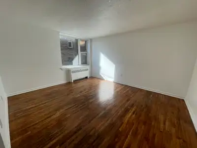 Ground floor Studio apartment Mimico Great location with easy access to street car and bike path. Wa...