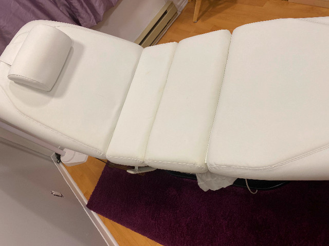 Waxing or massage electric bed dans Chaises, Fauteuils inclinables  à Ville de Montréal - Image 2